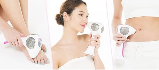 トリア　脱毛器　いろんな部位をケアしている女性